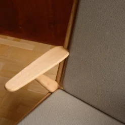 Poul M. Volther J53 - Lænestol - Eg - Taupe- Lænestole